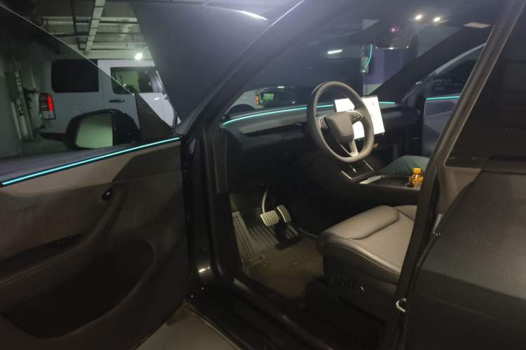 Used Tesla Model Y L 2025 Model Long-Range All-Wheel-Drive Version Driver Seat