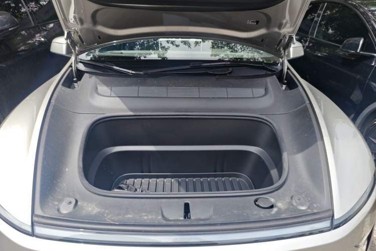 Used Tesla Model Y L 2025 Model Long-Range All-Wheel-Drive Version Engine Bay