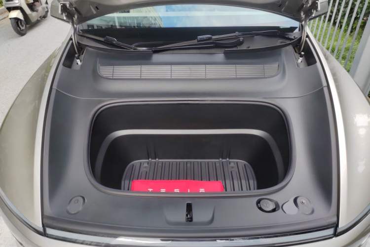 Used Tesla Model Y L 2025 Model Long-Range All-Wheel-Drive Version Engine Bay
