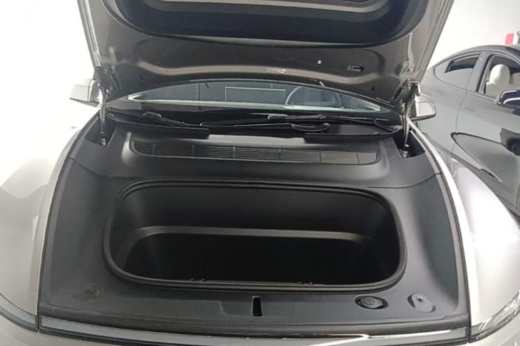 Used Tesla Model Y L 2025 Model Long-Range All-Wheel-Drive Version Engine Bay