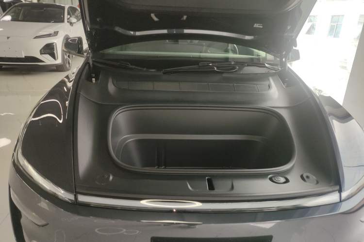 Used Tesla Model Y L 2025 Model Long-Range All-Wheel-Drive Version Engine Bay