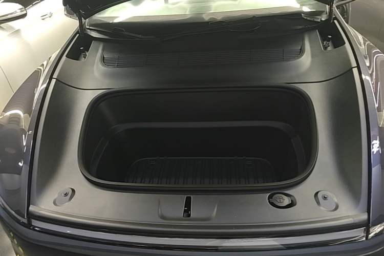 Used Tesla Model Y L 2025 Model Long-Range All-Wheel-Drive Version Engine Bay