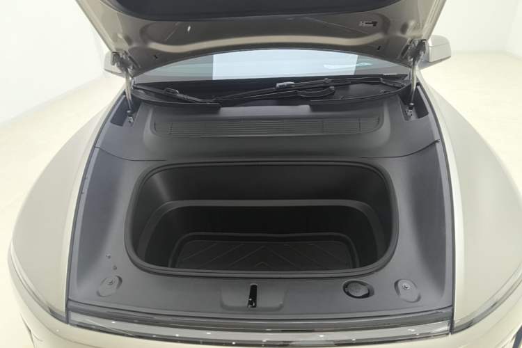 Used Tesla Model Y L 2025 Model Long-Range All-Wheel-Drive Version Engine Bay