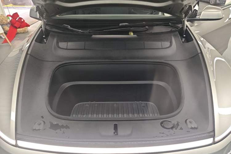 Used Tesla Model Y L 2025 Model Long-Range All-Wheel-Drive Version Engine Bay