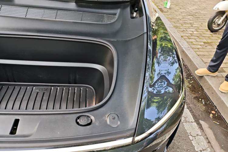 Used Tesla Model Y L 2025 Model Long-Range All-Wheel-Drive Version Engine Bay Left