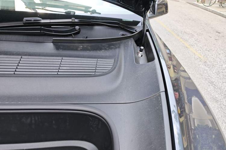 Used Tesla Model Y L 2025 Model Long-Range All-Wheel-Drive Version Engine Bay Left