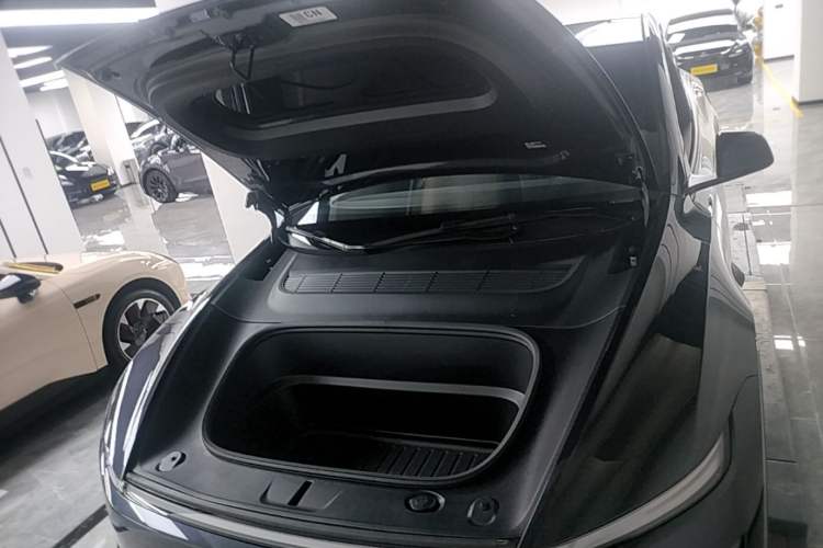 Used Tesla Model Y L 2025 Model Long-Range All-Wheel-Drive Version Engine Bay