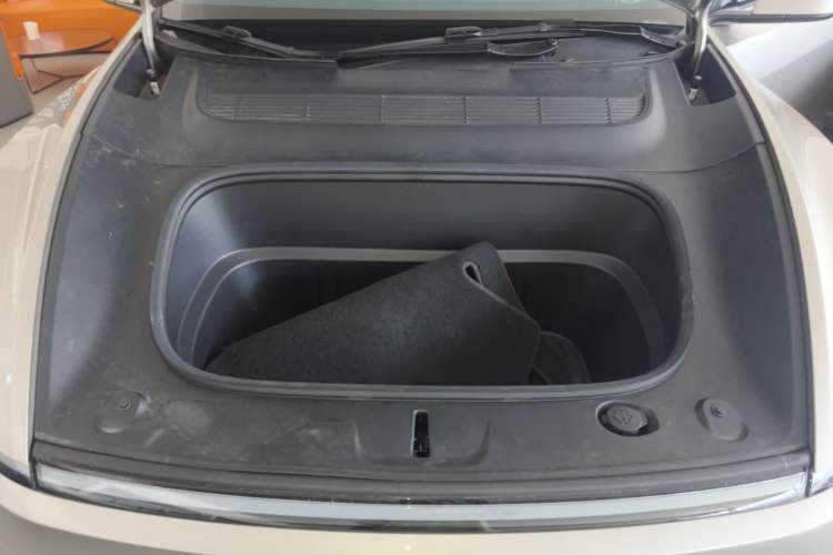Used Tesla Model Y L 2025 Model Long-Range All-Wheel-Drive Version Engine Bay