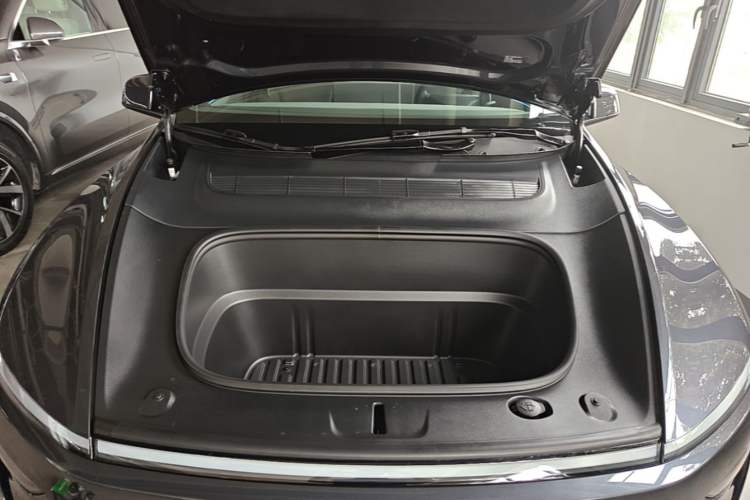 Used Tesla Model Y L 2025 Model Long-Range All-Wheel-Drive Version Engine Bay