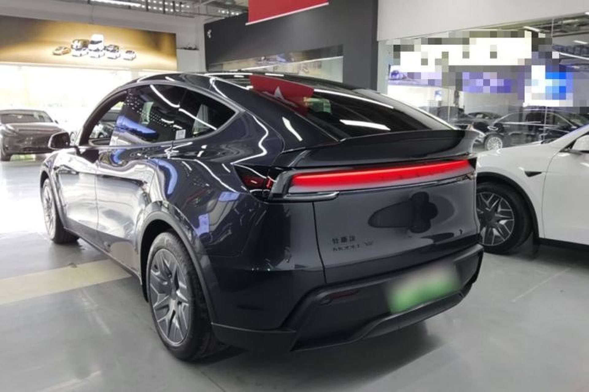 Used Tesla Model Y L 2025 Model Long-Range All-Wheel-Drive Version Exterior 2