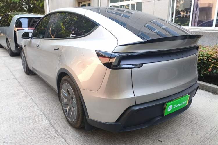 Used Tesla Model Y L 2025 Model Long-Range All-Wheel-Drive Version Exterior 2