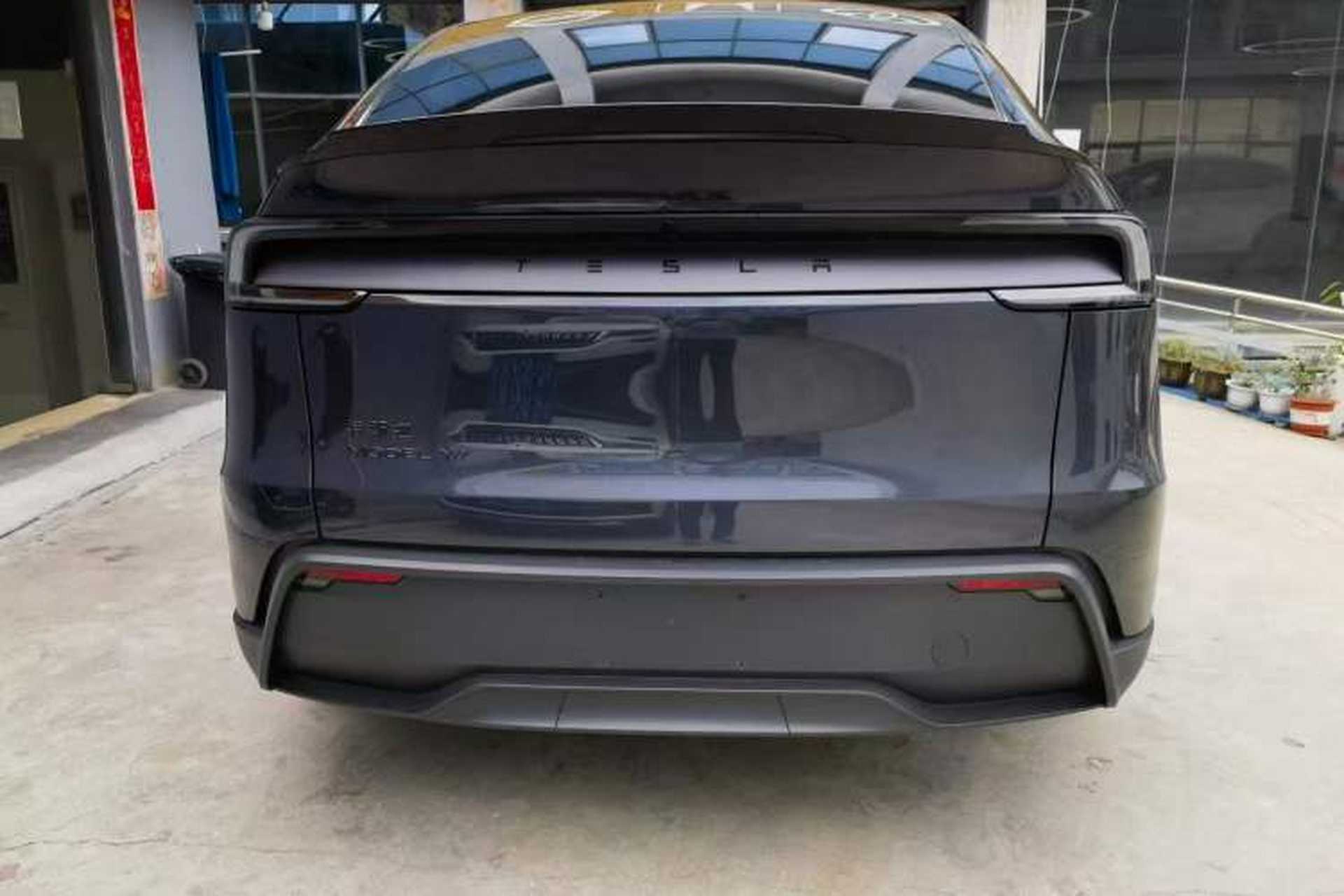 Used Tesla Model Y L 2025 Model Long-Range All-Wheel-Drive Version Exterior 4