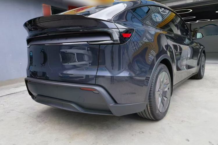 Used Tesla Model Y L 2025 Model Long-Range All-Wheel-Drive Version Exterior 5