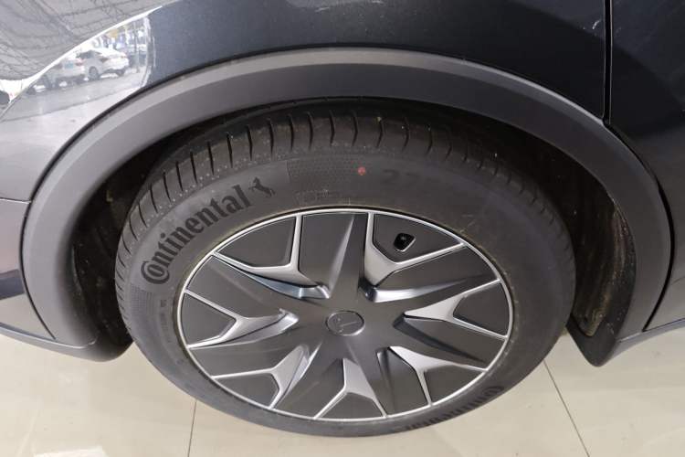 Used Tesla Model Y L 2025 Model Long-Range All-Wheel-Drive Version Exterior 5