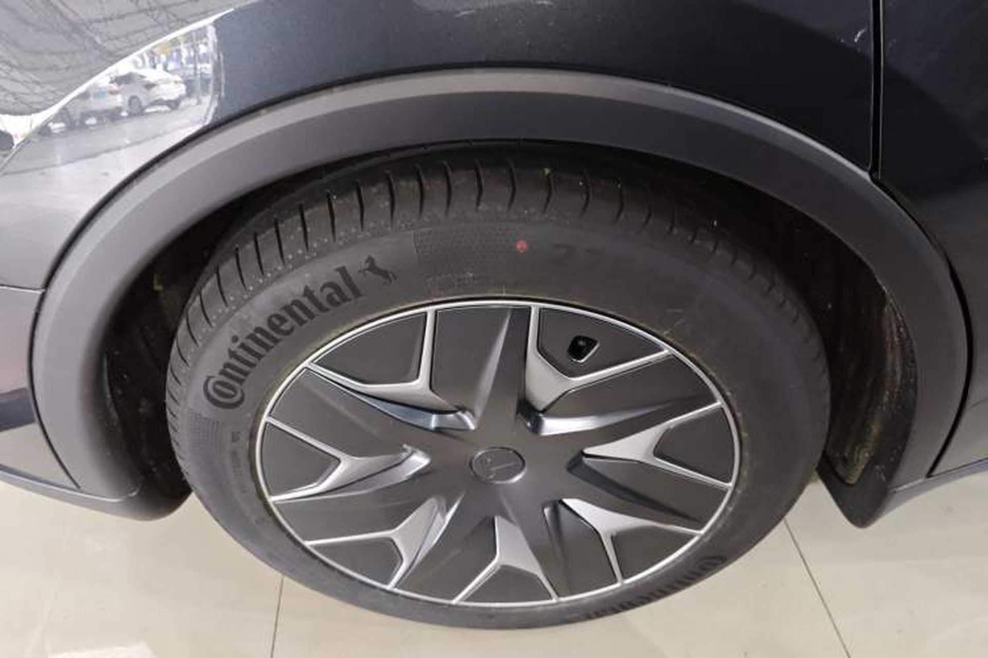 Used Tesla Model Y L 2025 Model Long-Range All-Wheel-Drive Version Exterior 5