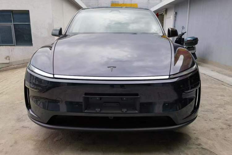 Used Tesla Model Y L 2025 Model Long-Range All-Wheel-Drive Version Exterior 6