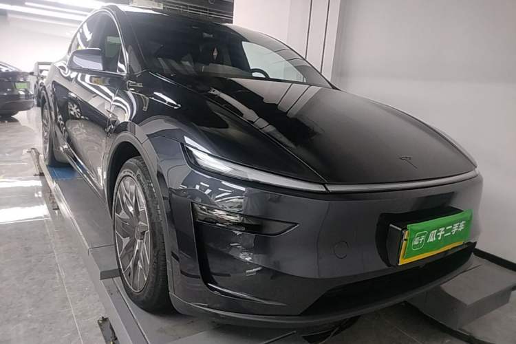 Used Tesla Model Y L 2025 Model Long-Range All-Wheel-Drive Version Front