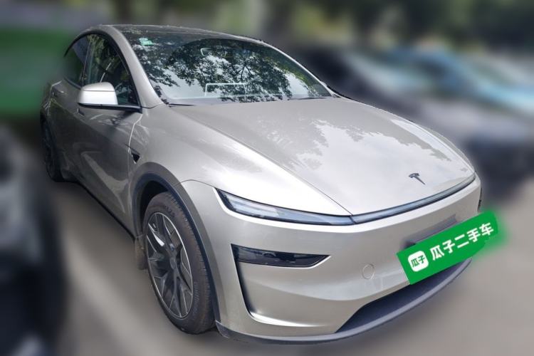 Used Tesla Model Y L 2025 Model Long-Range All-Wheel-Drive Version Front Right 45 Deg