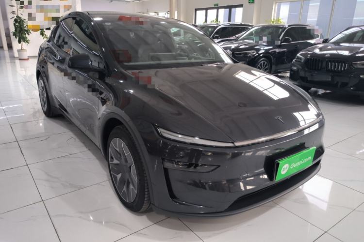Used Tesla Model Y L 2025 Model Long-Range All-Wheel-Drive Version Front Right 45 Deg