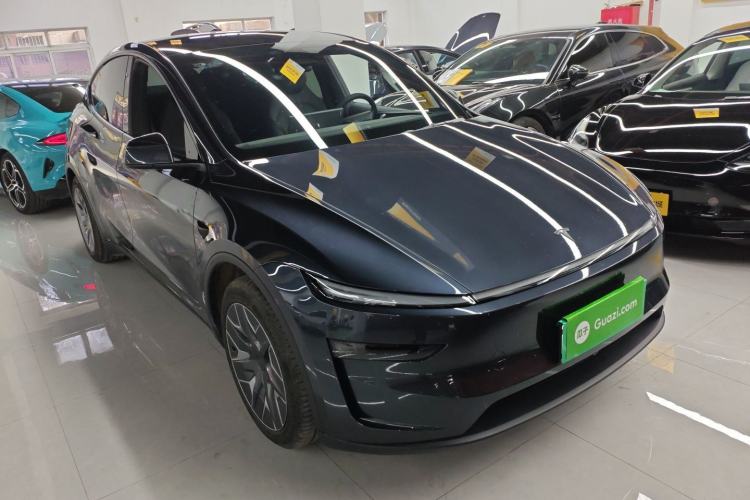 Used Tesla Model Y L 2025 Model Long-Range All-Wheel-Drive Version Front Right 45 Deg