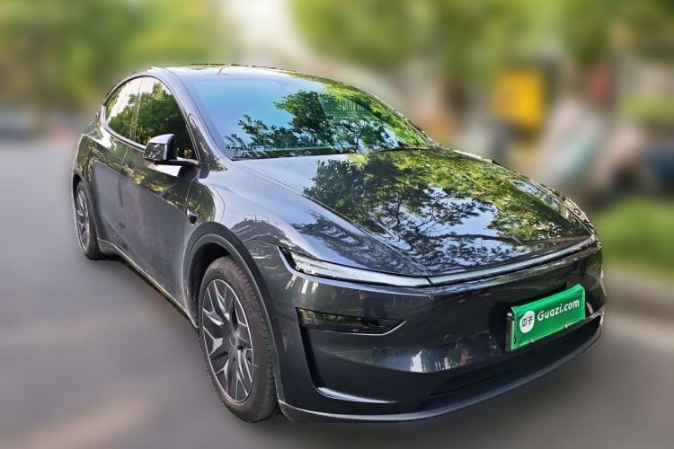 Used Tesla Model Y L 2025 Model Long-Range All-Wheel-Drive Version Front Right 45 Deg