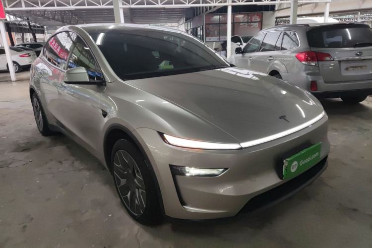 Used Tesla Model Y L 2025 Model Long-Range All-Wheel-Drive Version Front Right 45 Deg