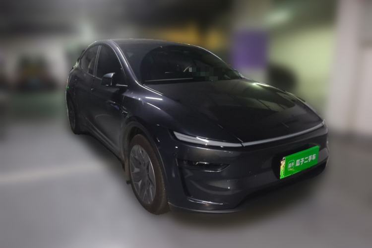 Used Tesla Model Y L 2025 Model Long-Range All-Wheel-Drive Version Front Right 45 Deg