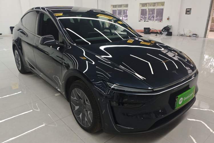 Used Tesla Model Y L 2025 Model Long-Range All-Wheel-Drive Version Front Right 45 Deg