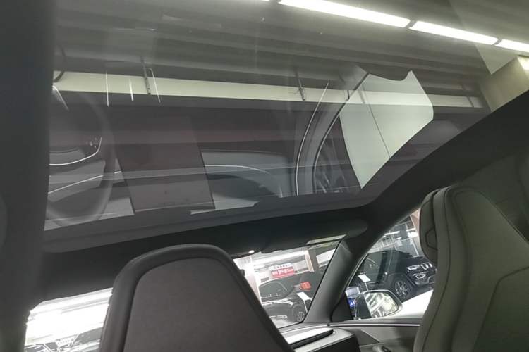 Used Tesla Model Y L 2025 Model Long-Range All-Wheel-Drive Version Headliner
