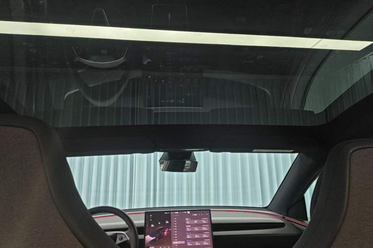 Used Tesla Model Y L 2025 Model Long-Range All-Wheel-Drive Version Headliner
