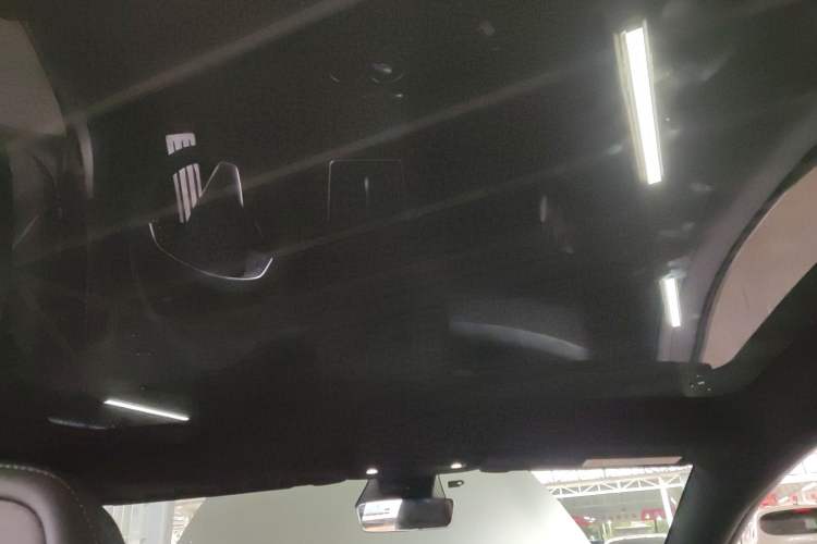 Used Tesla Model Y L 2025 Model Long-Range All-Wheel-Drive Version Headliner