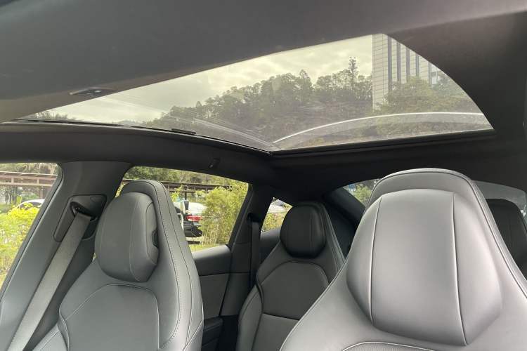 Used Tesla Model Y L 2025 Model Long-Range All-Wheel-Drive Version Headliner