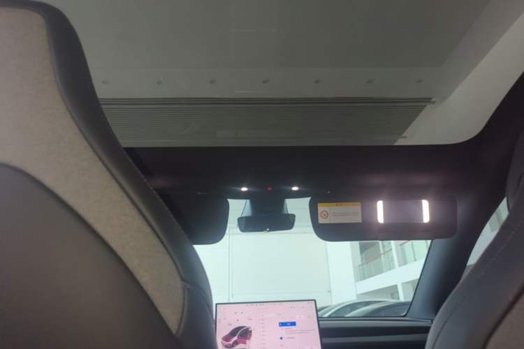 Used Tesla Model Y L 2025 Model Long-Range All-Wheel-Drive Version Headliner