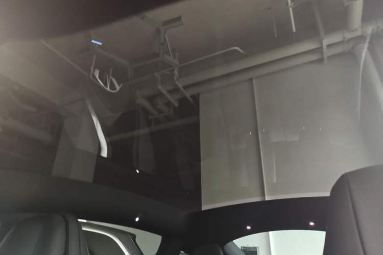Used Tesla Model Y L 2025 Model Long-Range All-Wheel-Drive Version Headliner