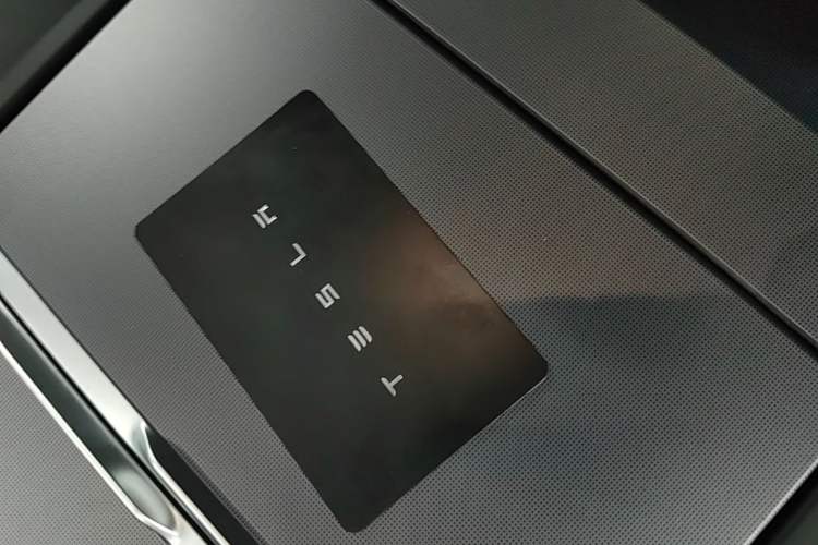 Used Tesla Model Y L 2025 Model Long-Range All-Wheel-Drive Version Interior 1