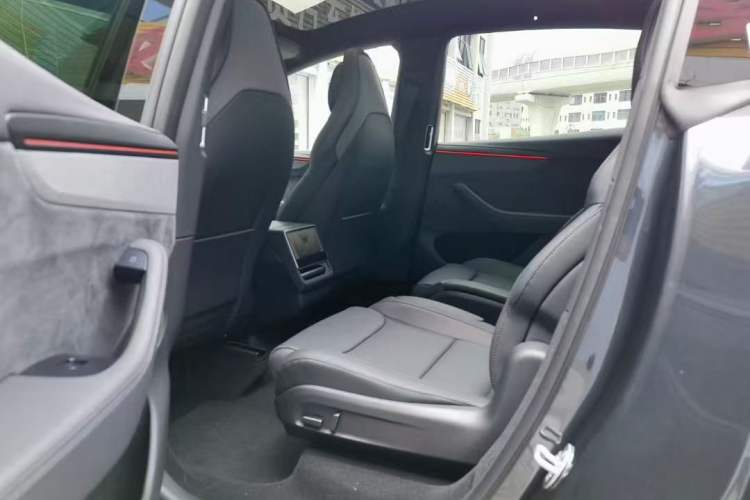 Used Tesla Model Y L 2025 Model Long-Range All-Wheel-Drive Version Interior 3