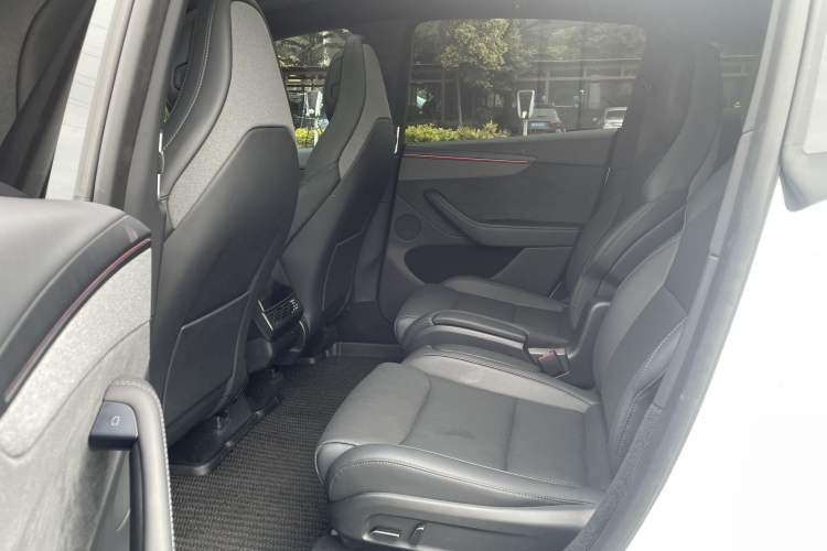Used Tesla Model Y L 2025 Model Long-Range All-Wheel-Drive Version Interior 3
