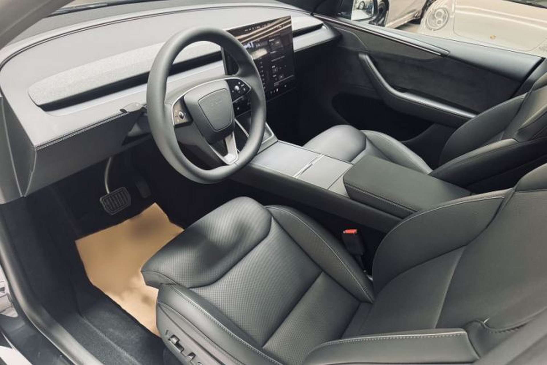 Used Tesla Model Y L 2025 Model Long-Range All-Wheel-Drive Version Interior 3
