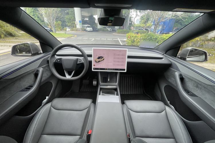Used Tesla Model Y L 2025 Model Long-Range All-Wheel-Drive Version Interior 4