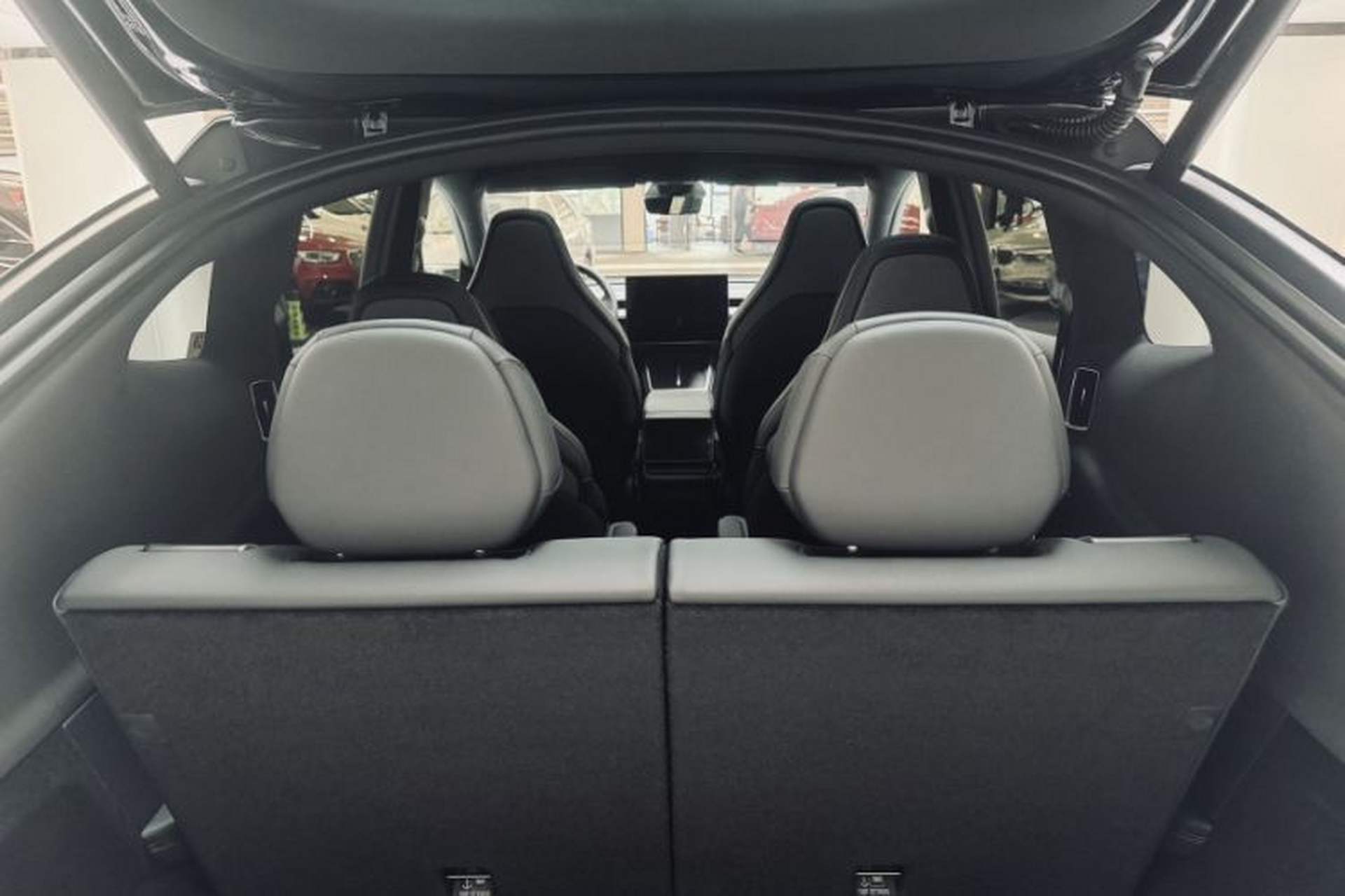 Used Tesla Model Y L 2025 Model Long-Range All-Wheel-Drive Version Interior 5