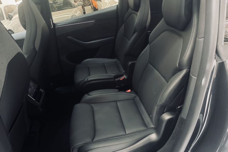 Used Tesla Model Y L 2025 Model Long-Range All-Wheel-Drive Version Interior 6