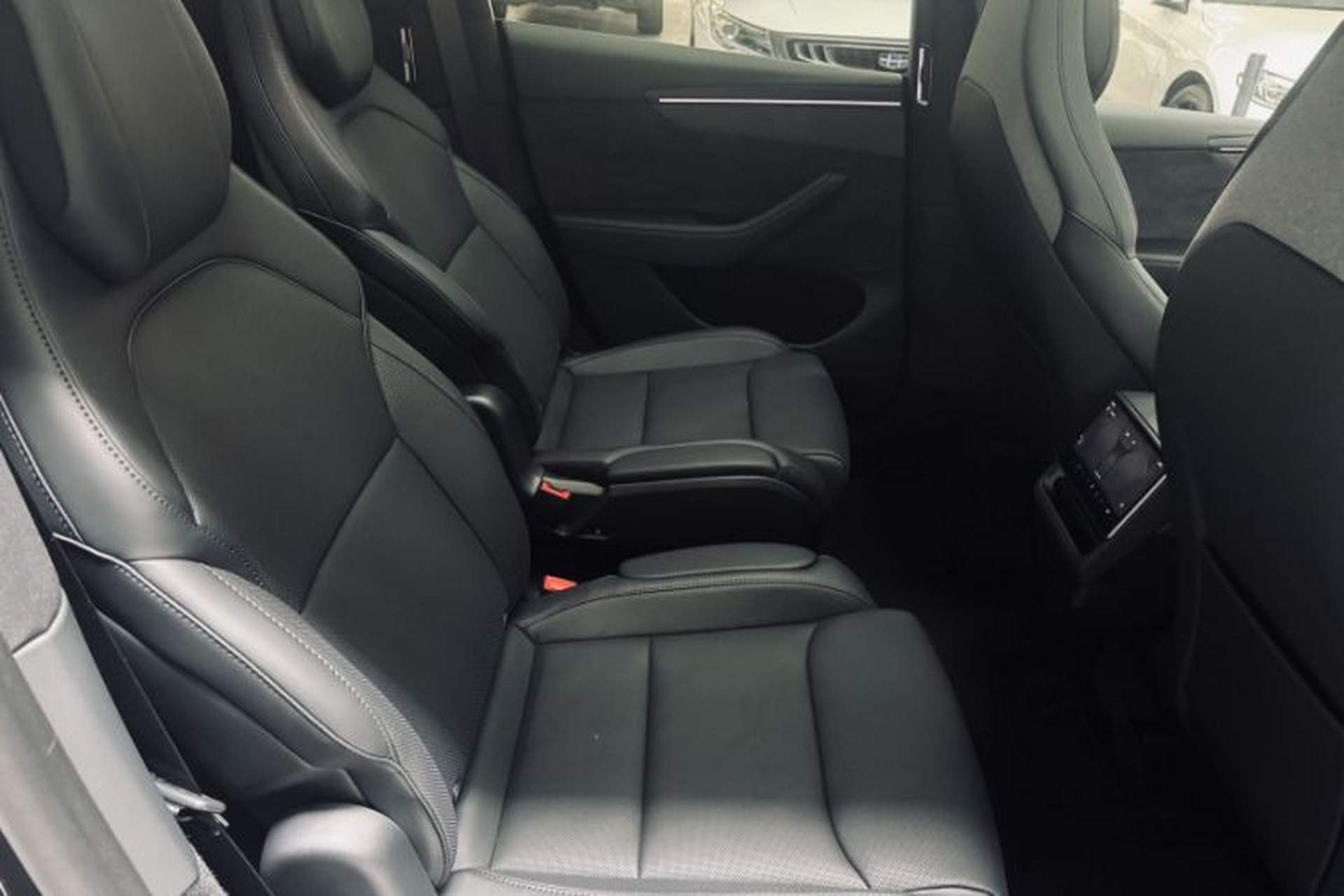 Used Tesla Model Y L 2025 Model Long-Range All-Wheel-Drive Version Interior 7