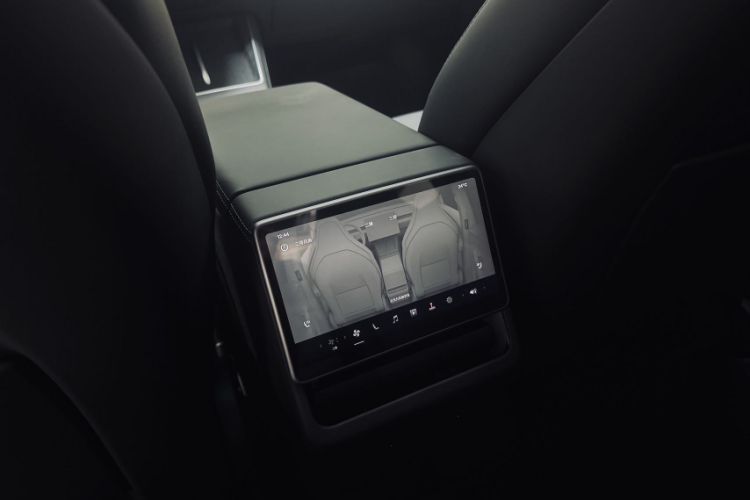 Used Tesla Model Y L 2025 Model Long-Range All-Wheel-Drive Version Interior 9