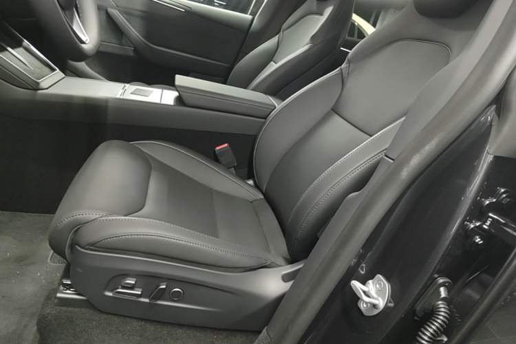 Used Tesla Model Y L 2025 Model Long-Range All-Wheel-Drive Version Left Front Seat