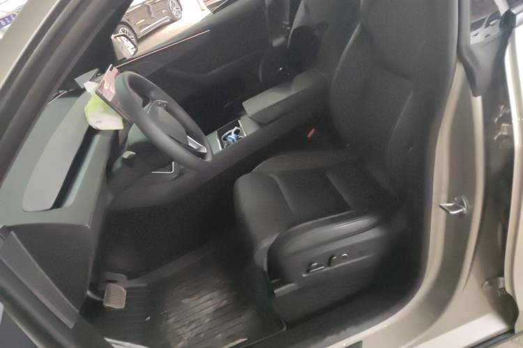 Used Tesla Model Y L 2025 Model Long-Range All-Wheel-Drive Version Left Front Seat