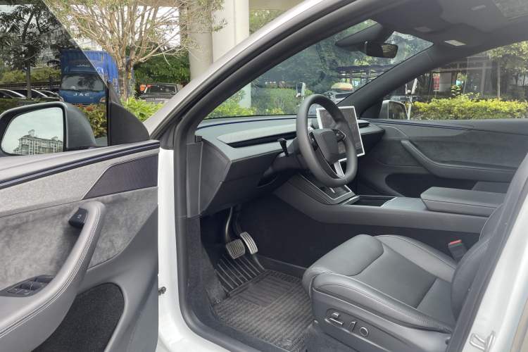 Used Tesla Model Y L 2025 Model Long-Range All-Wheel-Drive Version Left Front Seat