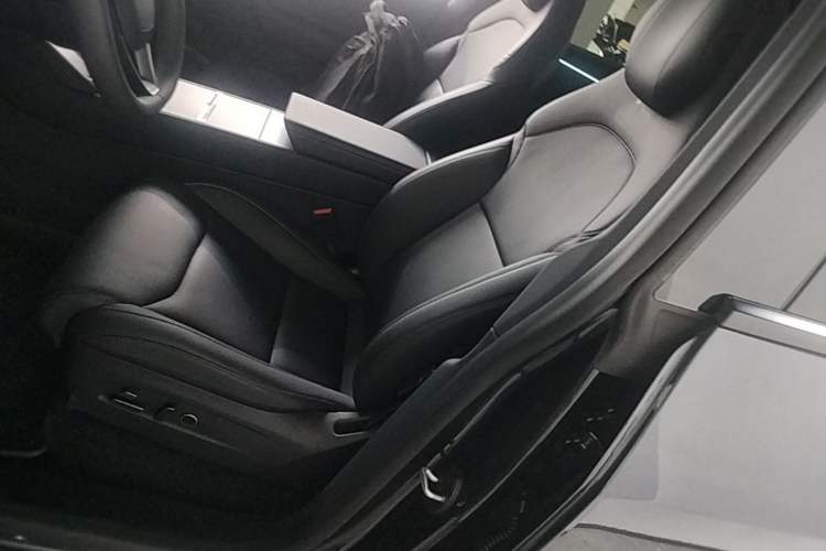 Used Tesla Model Y L 2025 Model Long-Range All-Wheel-Drive Version Left Front Seat