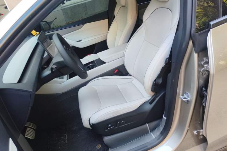 Used Tesla Model Y L 2025 Model Long-Range All-Wheel-Drive Version Left Front Seat