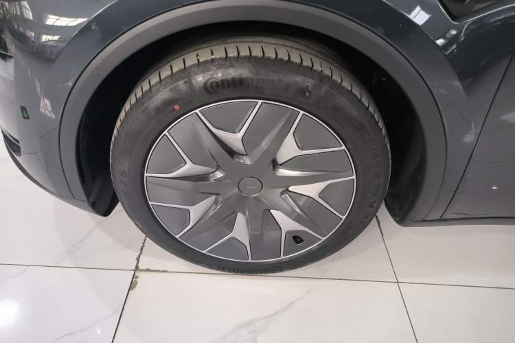 Used Tesla Model Y L 2025 Model Long-Range All-Wheel-Drive Version Left Front Wheel Hub