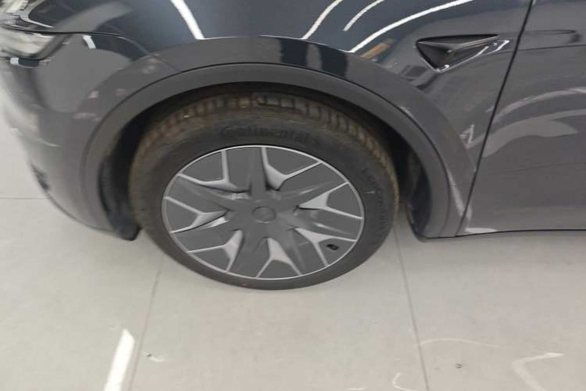 Used Tesla Model Y L 2025 Model Long-Range All-Wheel-Drive Version Left Front Wheel Hub